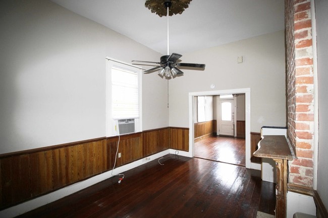 Building Photo - 4115 Burgundy St