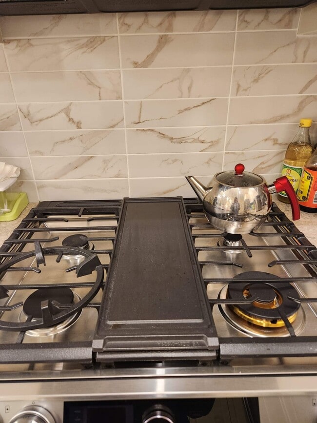 Building Photo - 20376 86 Av