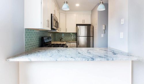 Building Photo - 181 7th Ave