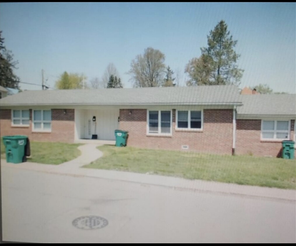 84 E Clinton St, Danville, IN 46122 Townhome Rentals in Danville IN