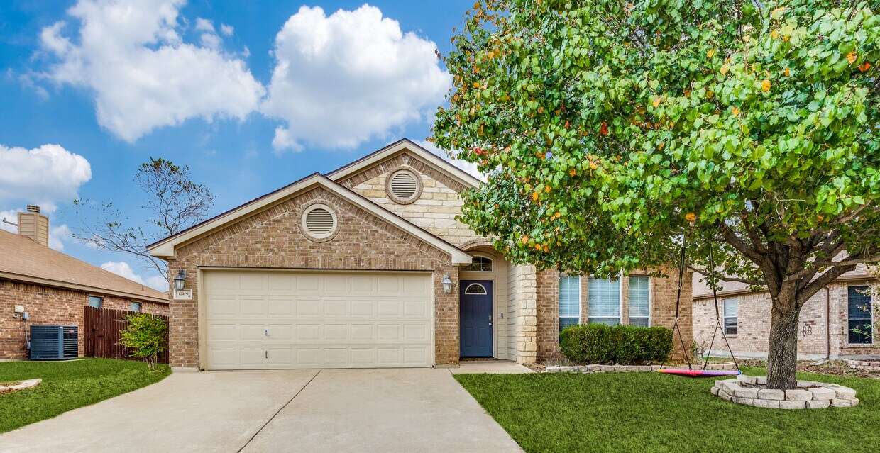 Foto principal - 12409 Shine Ave