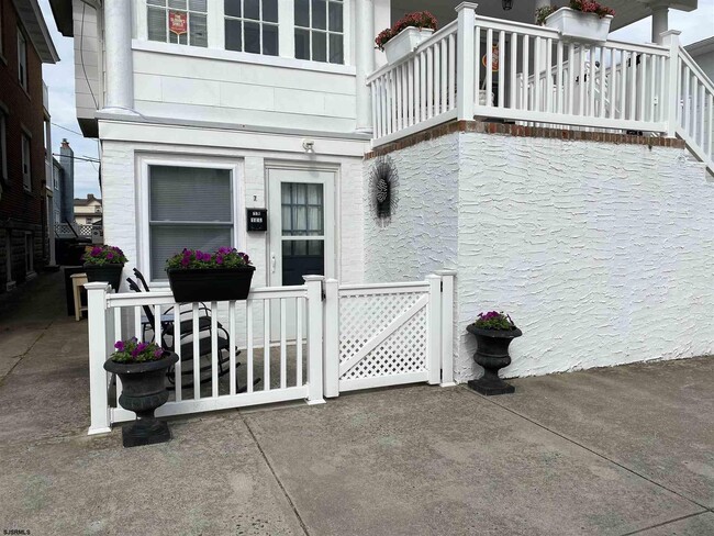 Building Photo - 7 N Rosborough Ave