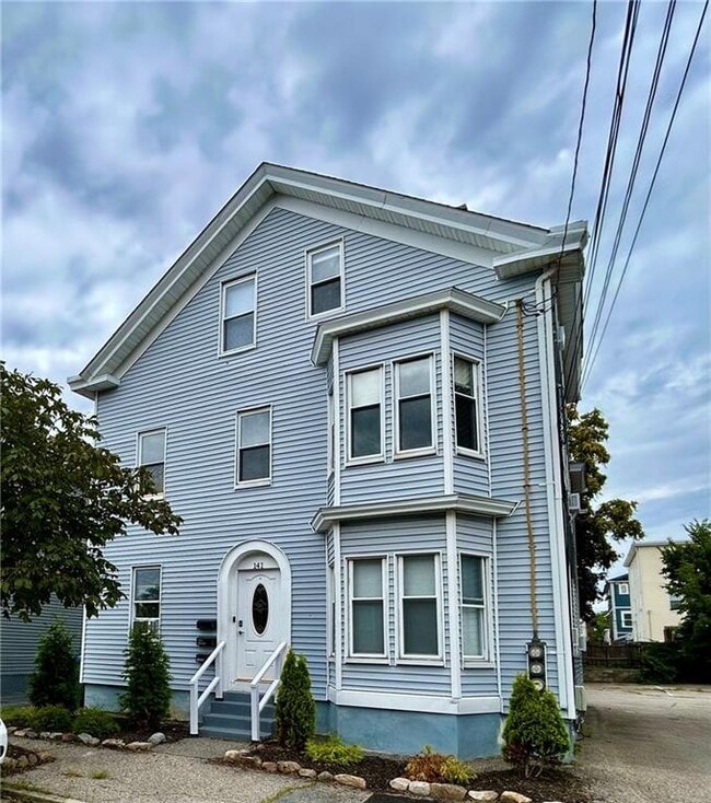 Building Photo - 141 Grove St