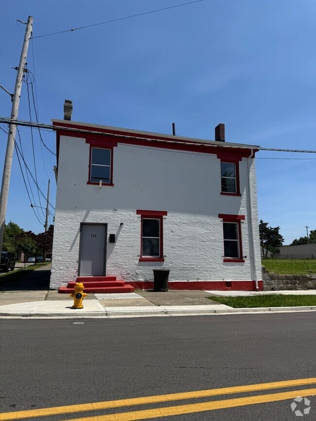 Building Photo - 538 S Front St