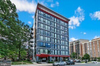 Building Photo - 1320 Fenwick Ln