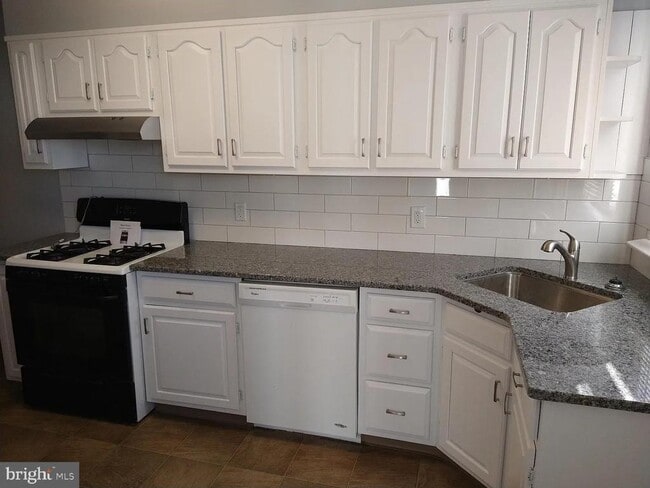 Building Photo - 1603 Robbins Pl