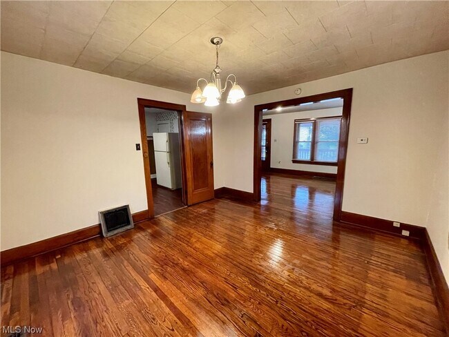 Building Photo - 1329 Honodle Ave