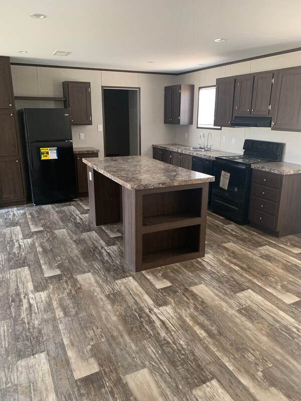 Building Photo - Wonderful, modern 3 bedroom 2 bath mobile
