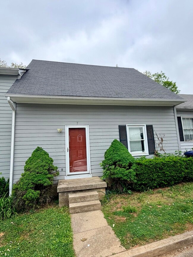 Building Photo - 1150 Horsemans Ln