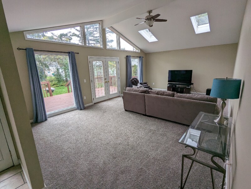 Foto principal - 23885 Colchester St