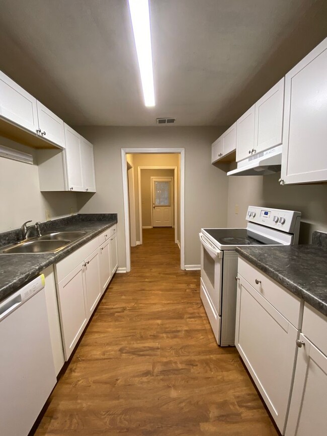 Building Photo - 115 Oak Park Ct
