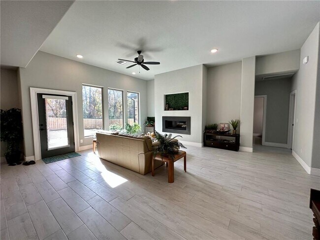 Building Photo - 1581 Bristol Ln