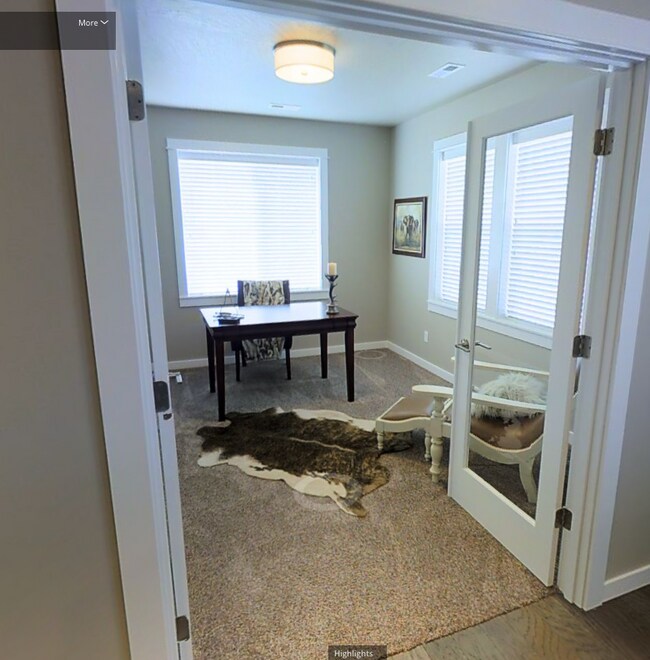 Foto del edificio - 4742 SW Volcano Ave