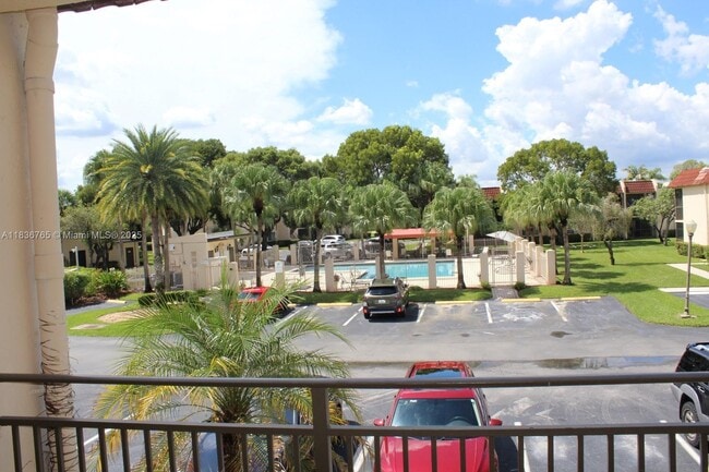 Foto del edificio - 16471 Blatt Blvd