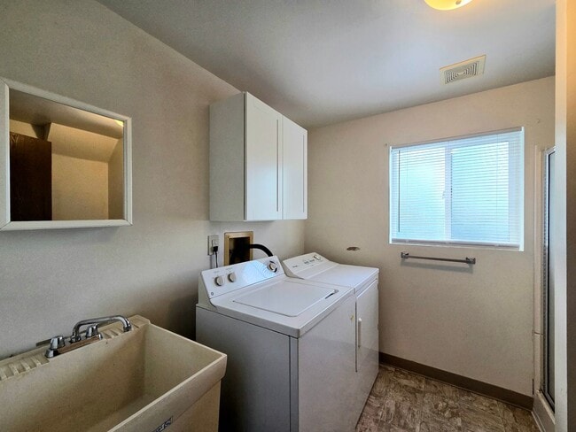 Building Photo - 112 Ridgemont Dr