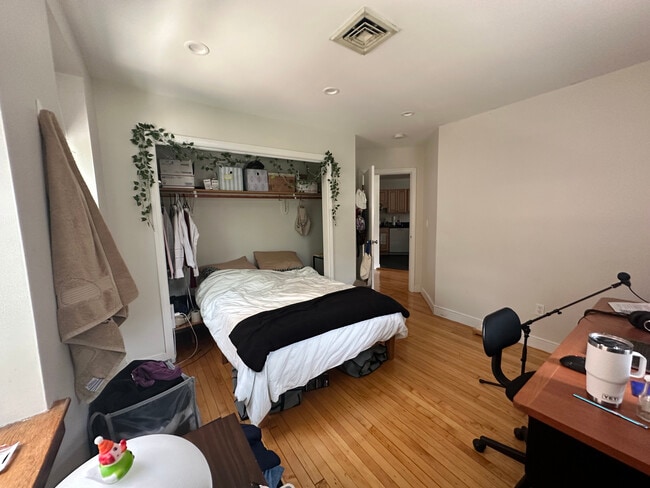 Building Photo - 100 Riverway