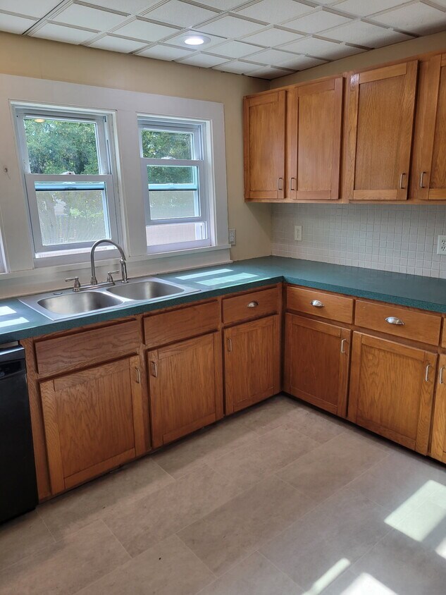 Nice bright kitchen - 75 E Main St