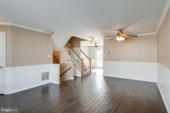 Building Photo - 3369 Vineland Pl
