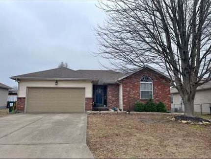 Building Photo - 405 Valley View