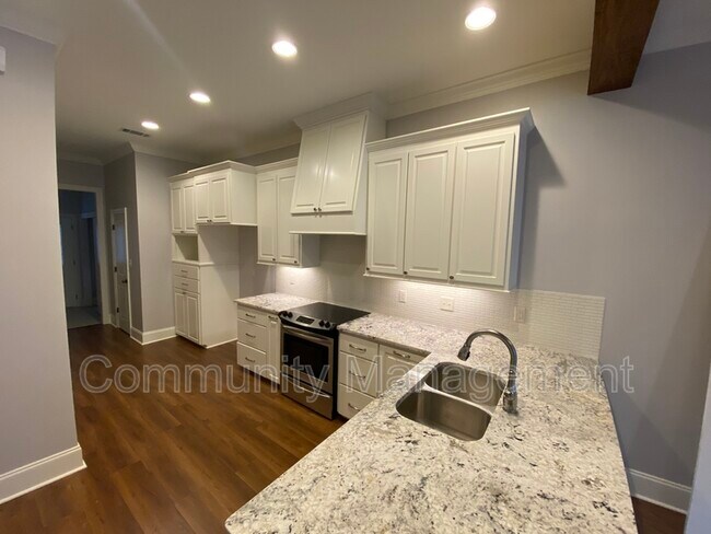 Building Photo - 13802 Azalea Dr