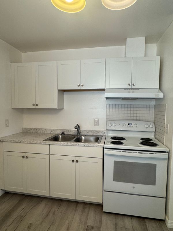 Foto del edificio - 1442 E 1st Ave