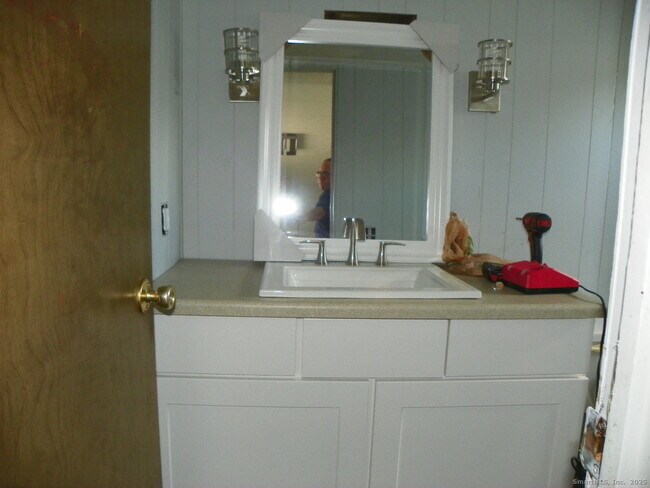 Foto del edificio - 20 Woodland Dr