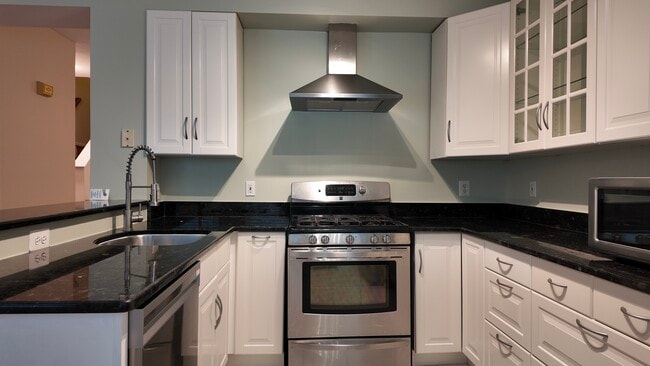 Kitchen - 4094 Fountainside Ln