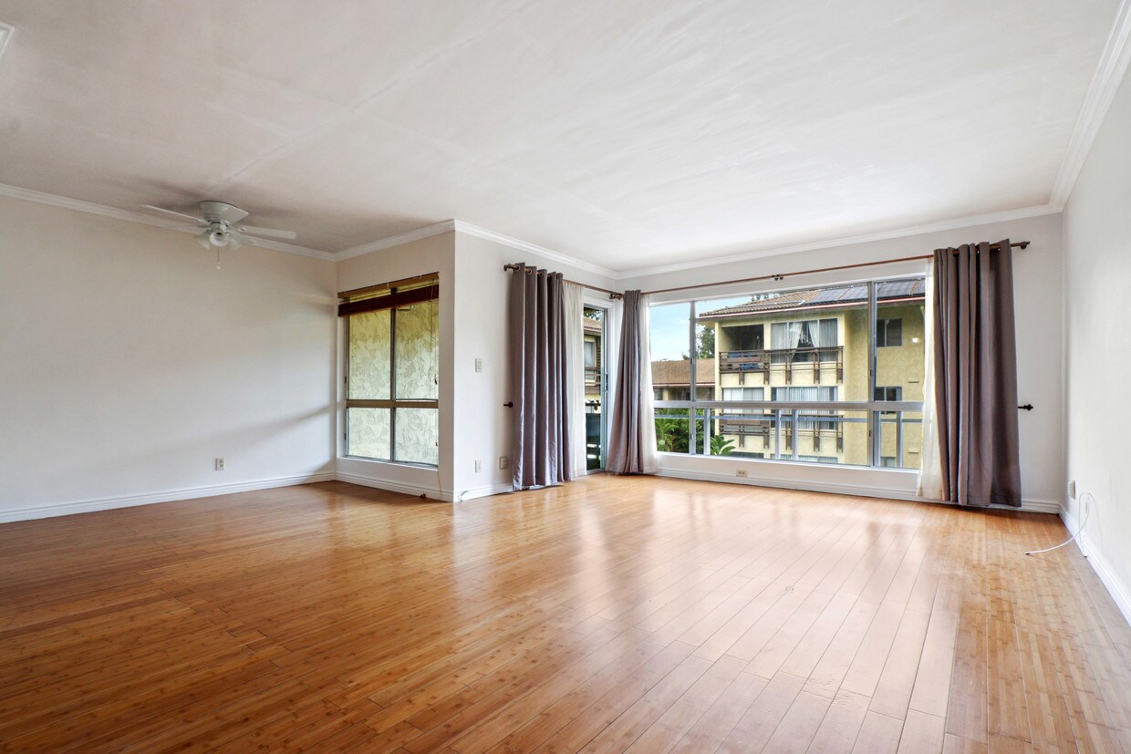 Foto principal - 6225 Canterbury Dr
