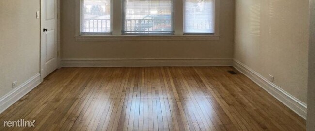 Foto del edificio - 6327 W Cuyler Ave