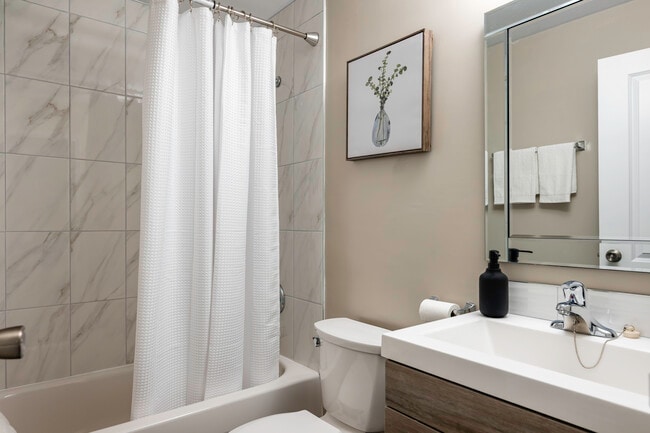 Building Photo - Franklin Manor Apartments