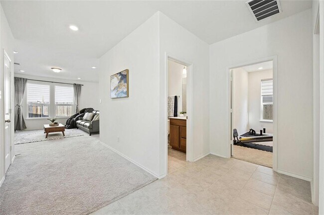 Building Photo - 402 Lynwood Gold Wy