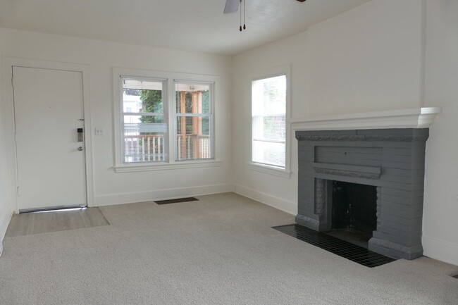 Building Photo - 3 Bedroom, 2 Bathroom Ballard Home with Ne...