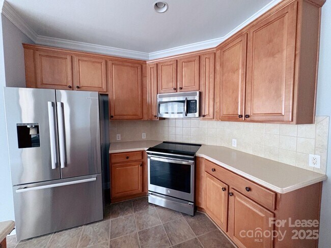 Building Photo - 108 Avaclaire Way