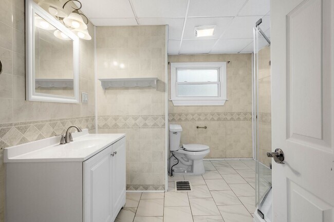 Foto del edificio - Beautiful 1 bedroom home with BONUS room in Natrona Heights available April 1!