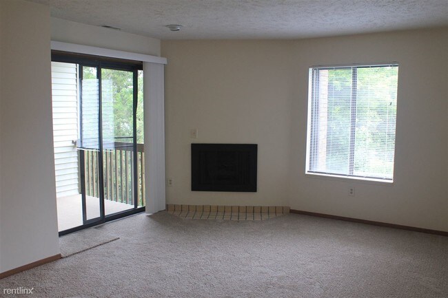 Building Photo - 1555 W Pond Dr