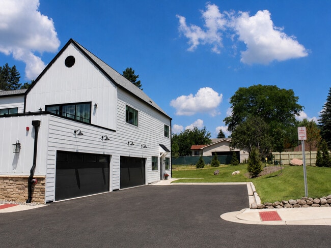 Building Photo - Hudson Valley Luxury Apartment Homes