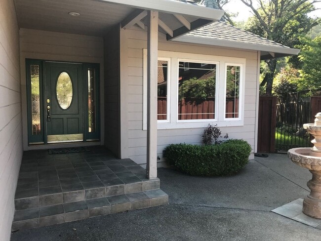 Foto del edificio - Single level 3 bedroom 2 bathroom Rincon Valley Home with A/C