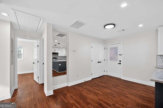 Foto del edificio - 3769 Adkins Rd NW