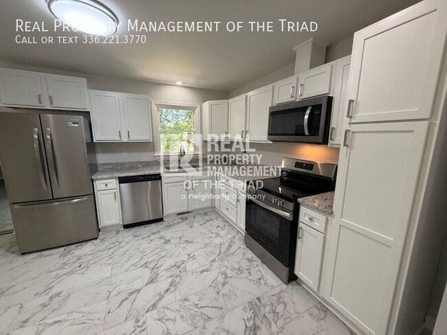 Building Photo - 2206 Dulaire Rd