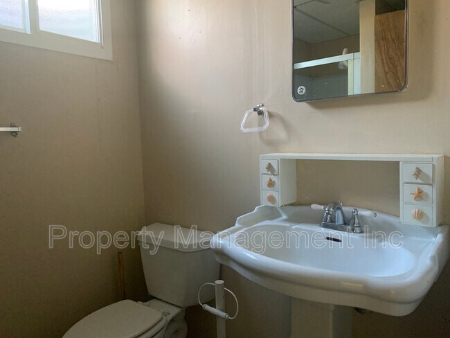 Building Photo - 1400 Southmoor Dr