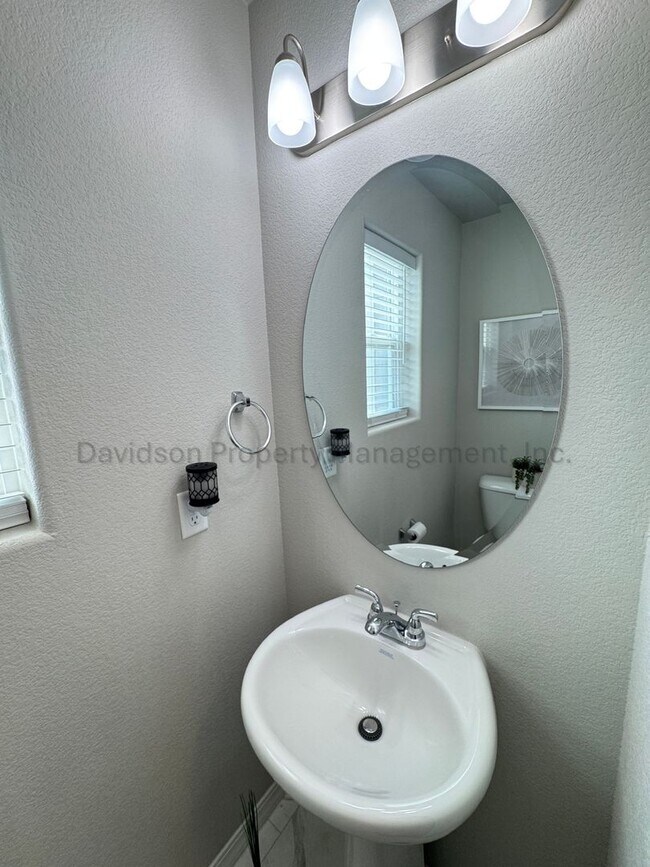 Building Photo - 11054 Avena Rd