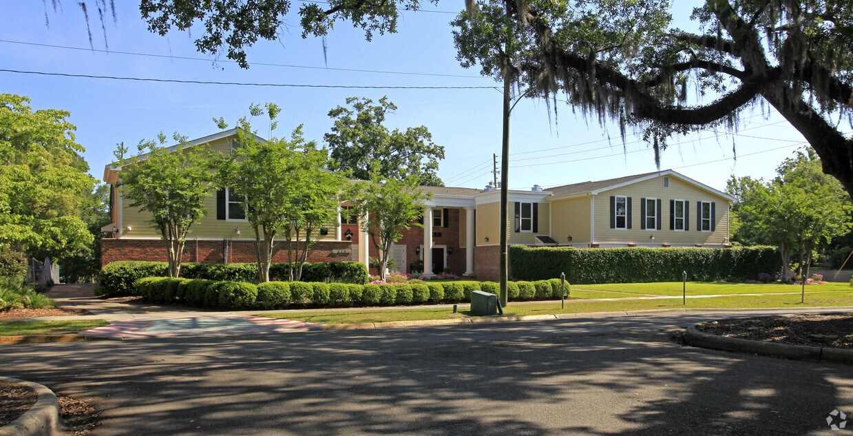 Building Photo - Theta