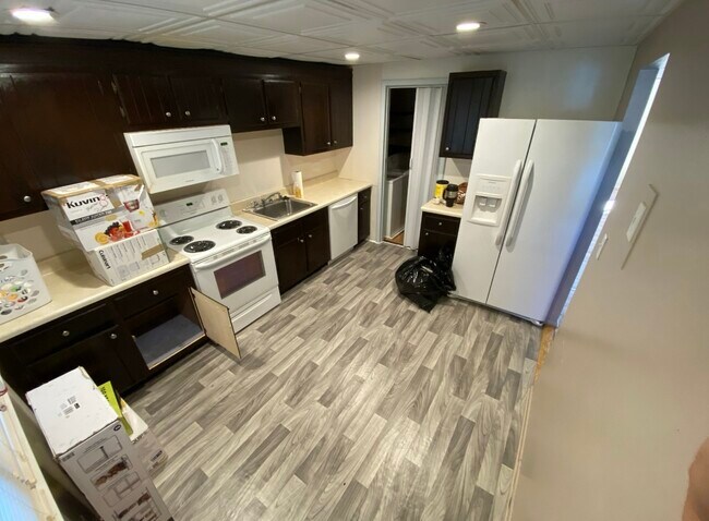Foto del edificio - 570 Jamestown Ct