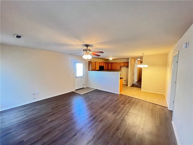 Foto del edificio - 555 Cascade Cir