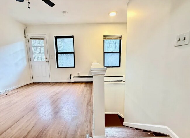 Foto del edificio - E.3rd E3rd St