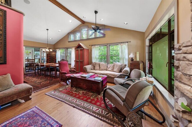Foto del edificio - 221 Park Ln