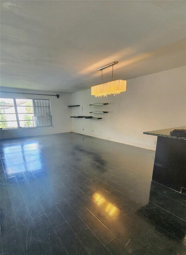 Foto del edificio - 3811 NW 84th Ave