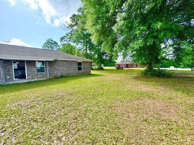 Building Photo - Spacious 3 bed, 2 bath home in Stone County