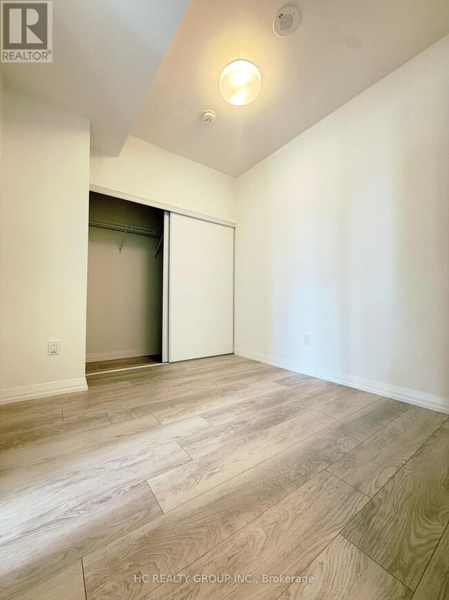 Photo du bâtiment - 280-1280 Dundas St W