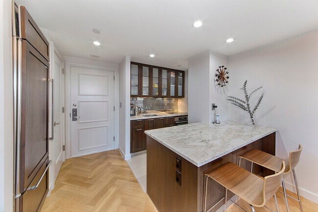 Kitchen - 160 Central Park S